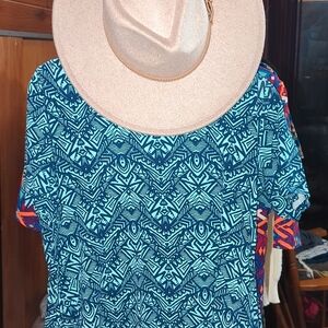 Lularoe short sleeves flare top